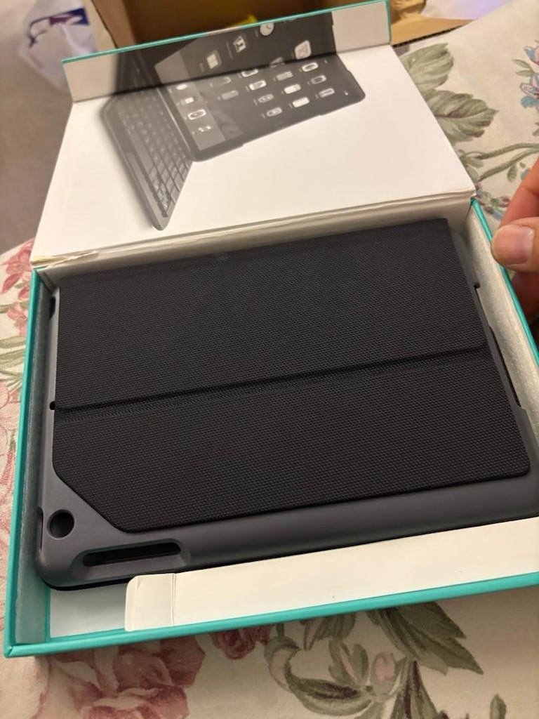 logitech keybord case - 2