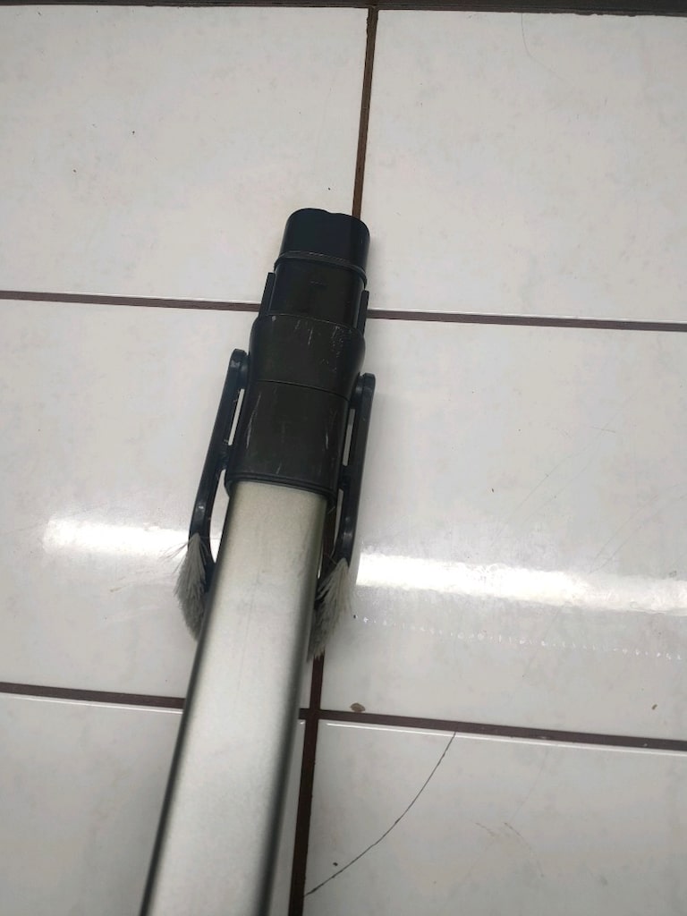 Philips AquaTrio serisi dikey şarjlı süpürgelerle bir teleskopik boru - 2
