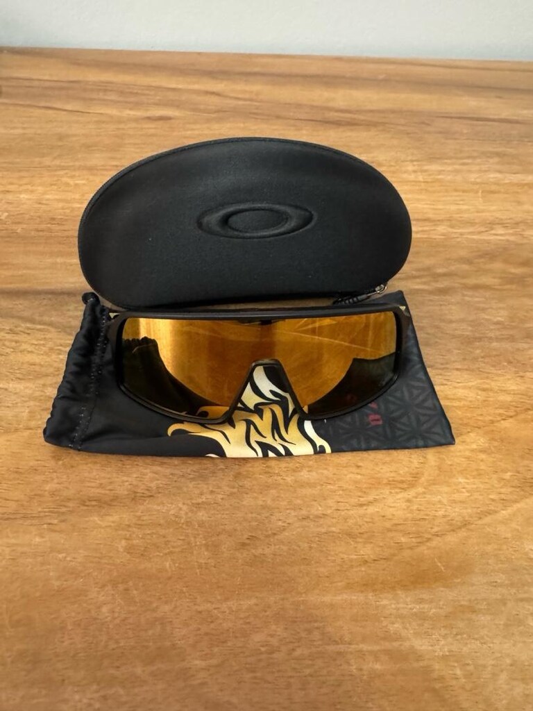 OAKLEY GÜNEŞ GÖZLÜĞÜ