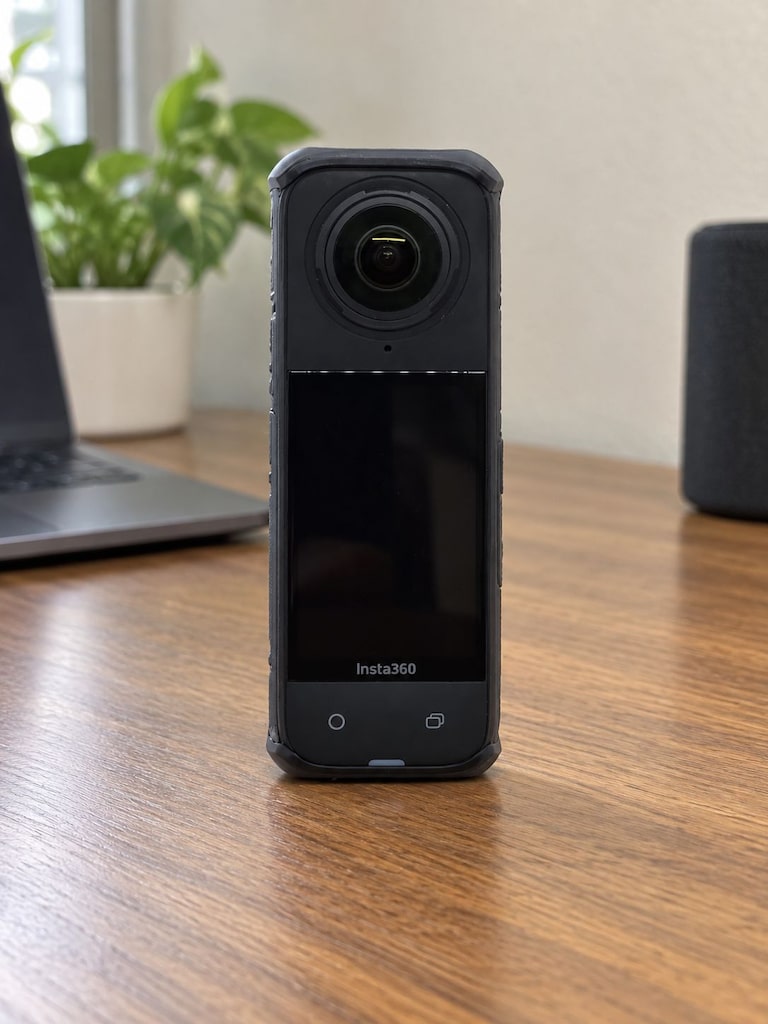 Insta360 X4 Set: Dalış Kabı, 2 Batarya, Hub, 512GB, Çubuk, Çanta - 5