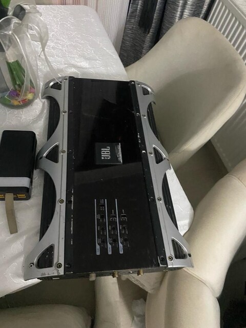 JBL GTO serisi 4 kanallı amfidir