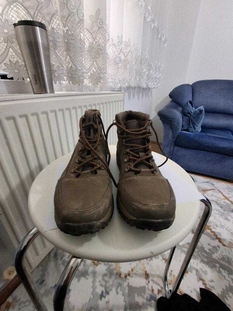 AZ GİYİLMİŞ KISA BOT