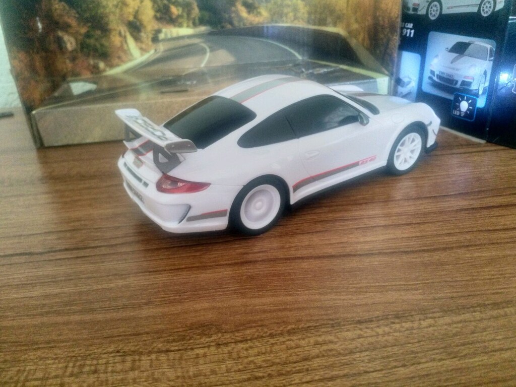 UZAKTAN KUMANDALI IŞIKLI PORSCHE 911 GTR3 RS LİSANSLI - 16