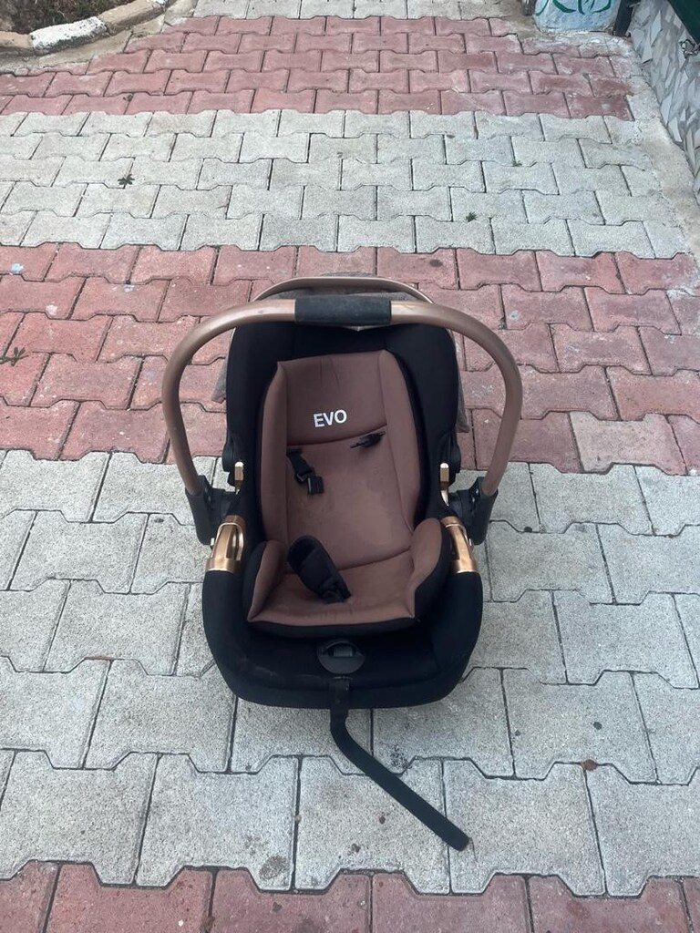 Bebek araç koltuğu . - 2
