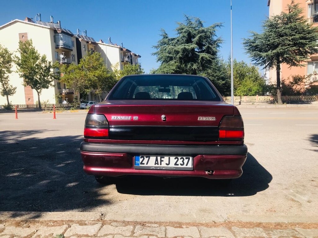 1.4 karbüratörlü hidrolik direksin Renault 19 - 2