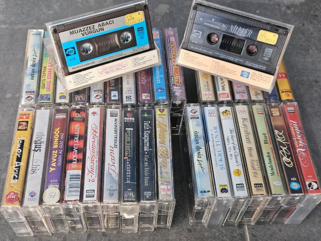 çeşitli sanatçılara ait müzik kaset albüm - 2