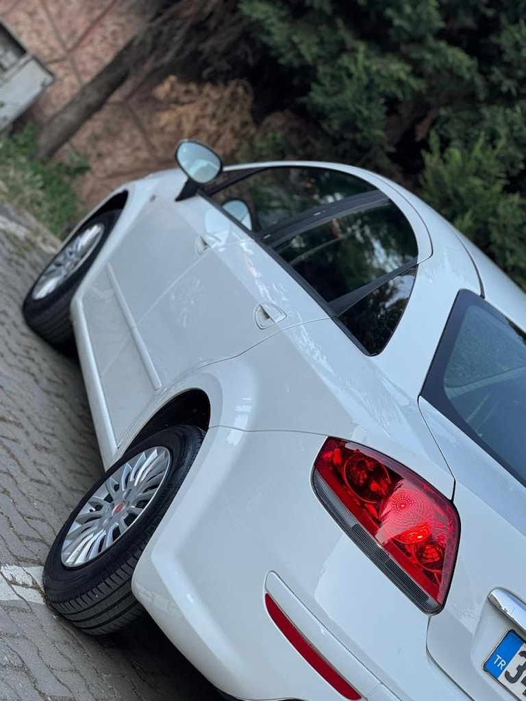 FİAT LİNEA BOYASIZ DEĞİŞENSİZ GSR’Lİ FULL BAKIMLI - 9