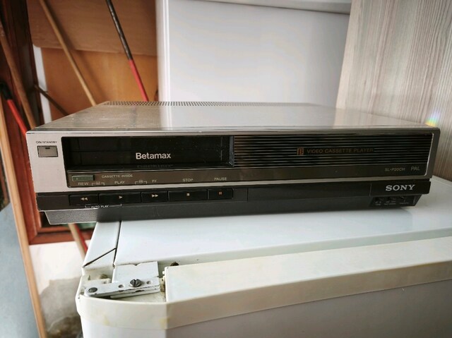 Sony Betamax VHS video kaset oynatıcı