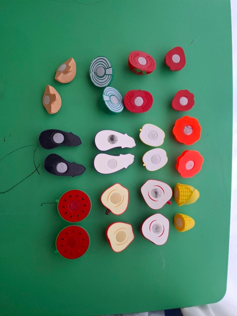 Kesilebilen meyve ve sebze plastik oyuncak. - 2
