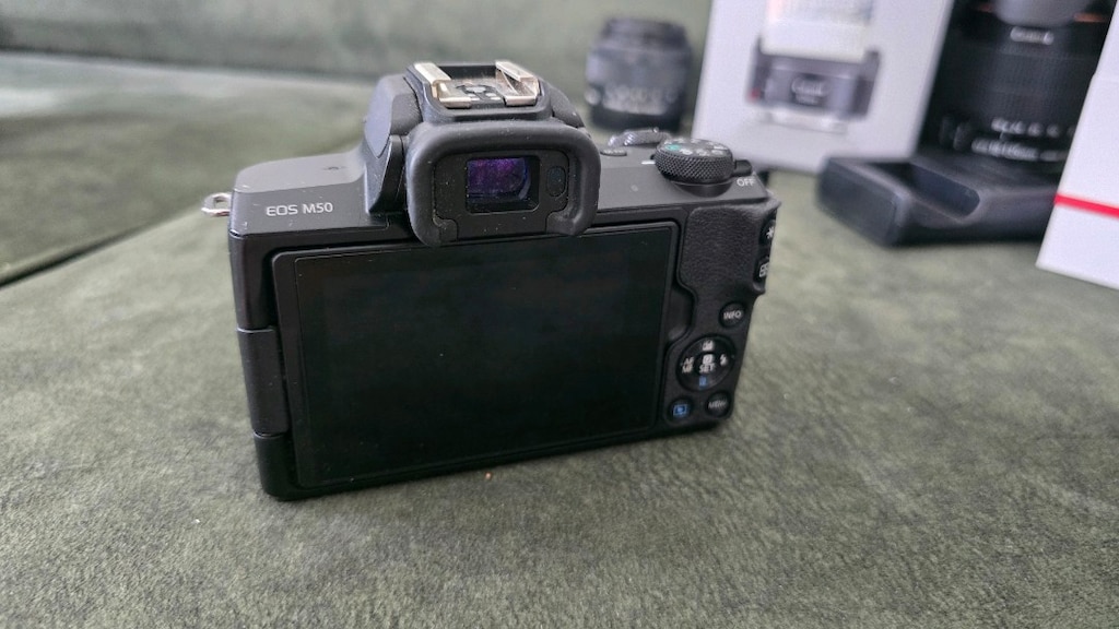 Canon EOS M50 ve 3 adet lens - 3