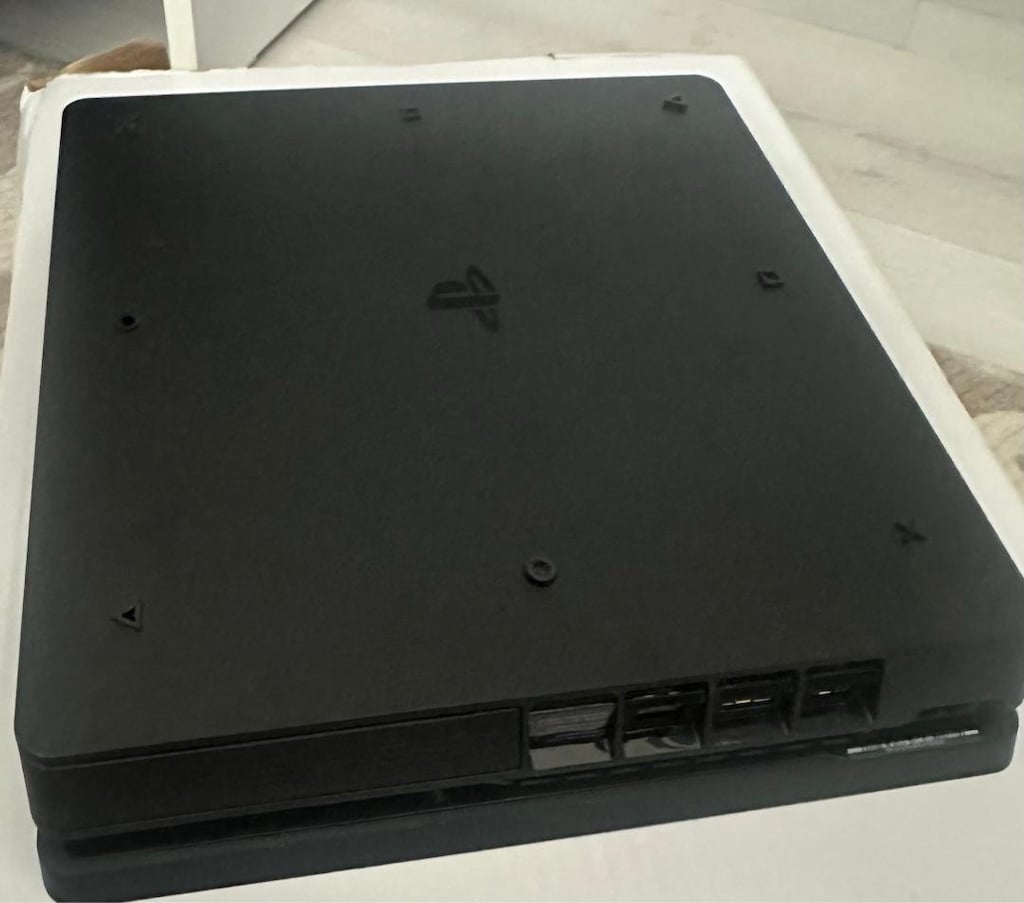 Sıfır Ayarında Tertemiz Ps4 slim 1 Tb - 2