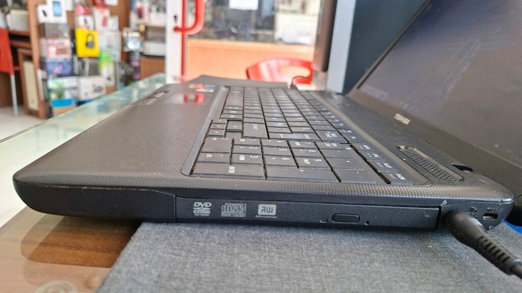 Toshiba i3 CPU - 4Gb Ram - 320Gb Hdd Dizüstü Bilgisayar - 8