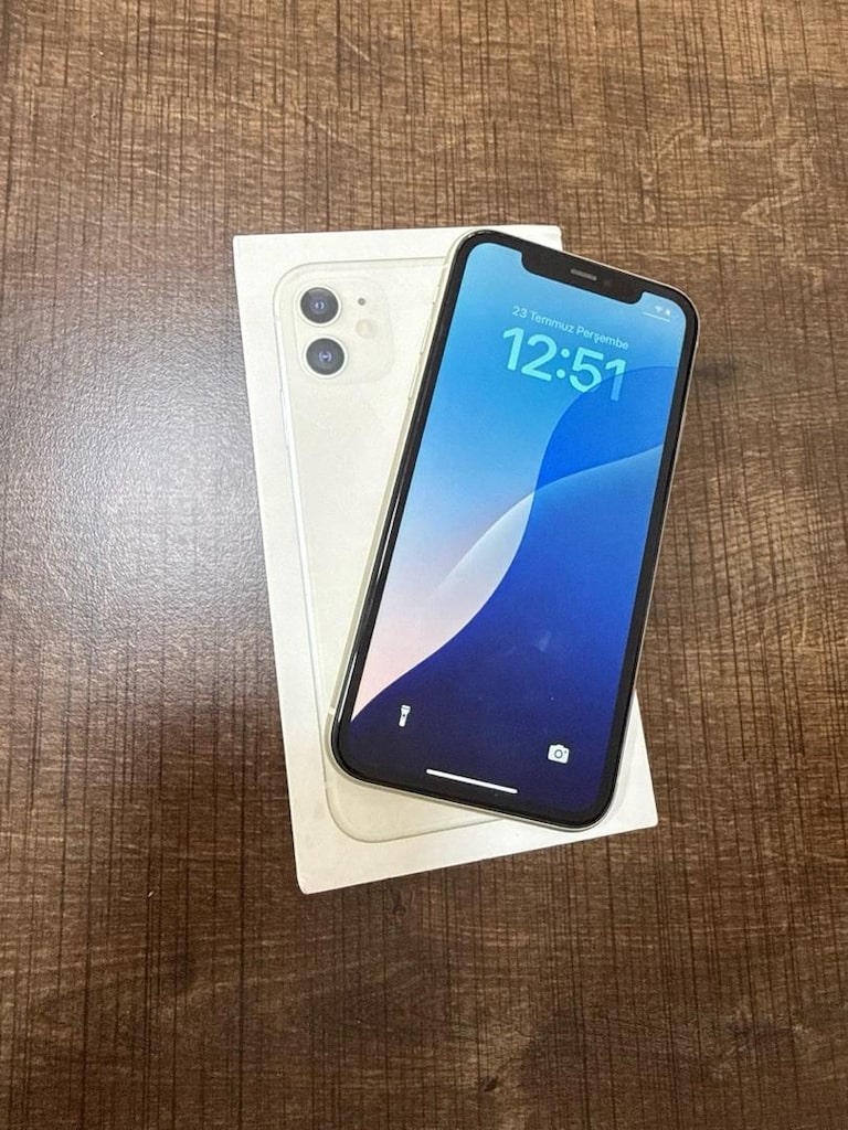 İPHONE 11 BEYAZ 128 GB HATASIZ YURTİÇİ KUTULU FATURALI. PİL SAĞLIĞI 88 - 12