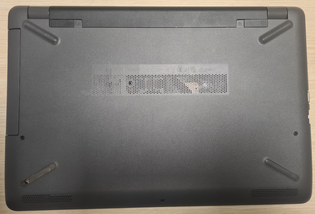 HP 250 G6 15.6 I3-7020U 2GB AMD M330 8GB RAM 240 GB SSD - 4