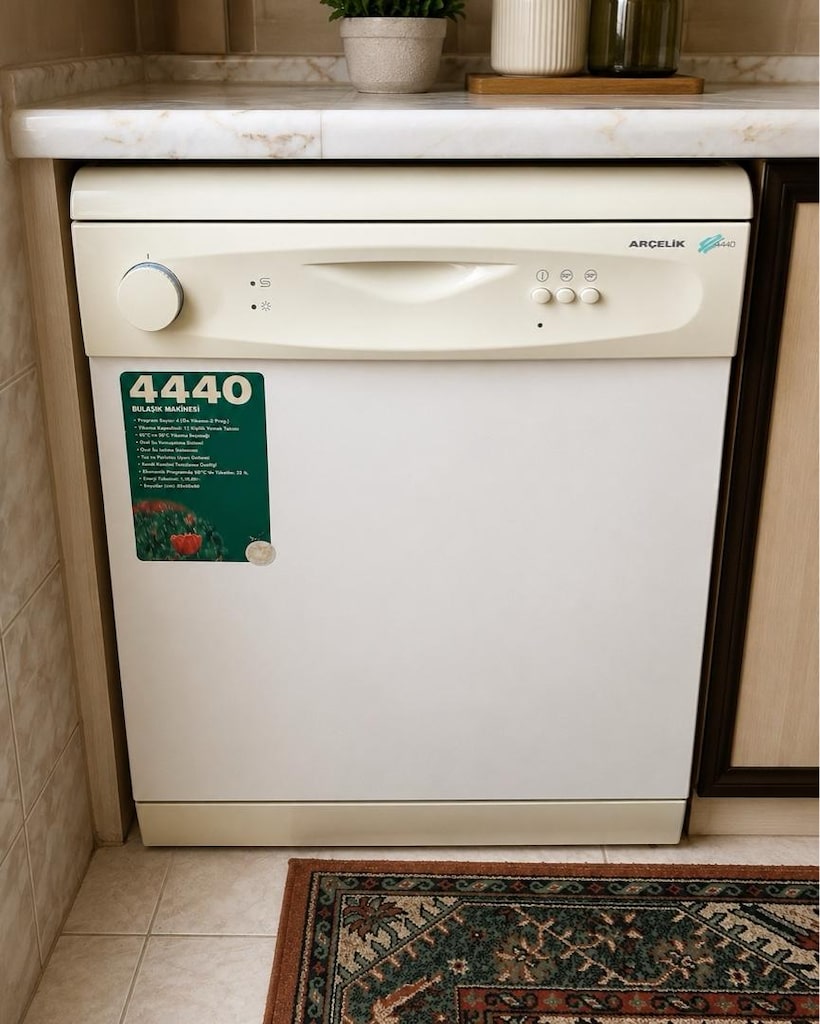 Satılık Arçelik 4440 Bulaşık Makinesi – Temiz ve Sorunsuz Kullanım