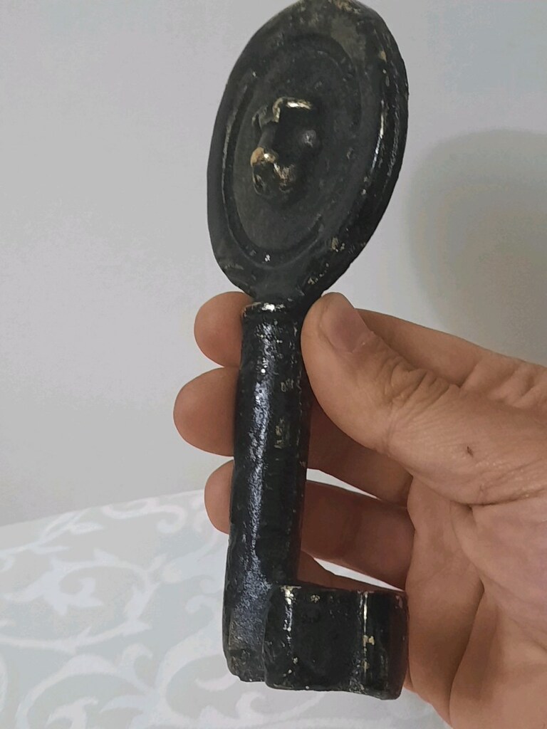 aslanlı ve yazılı dev boy döküm anahtar - 6