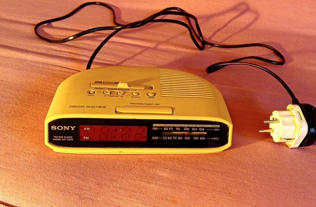 Sony Radyolu Alarmlı Saat - 5