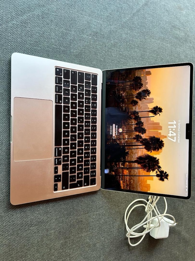 MacBook Air M3 2024 - 2