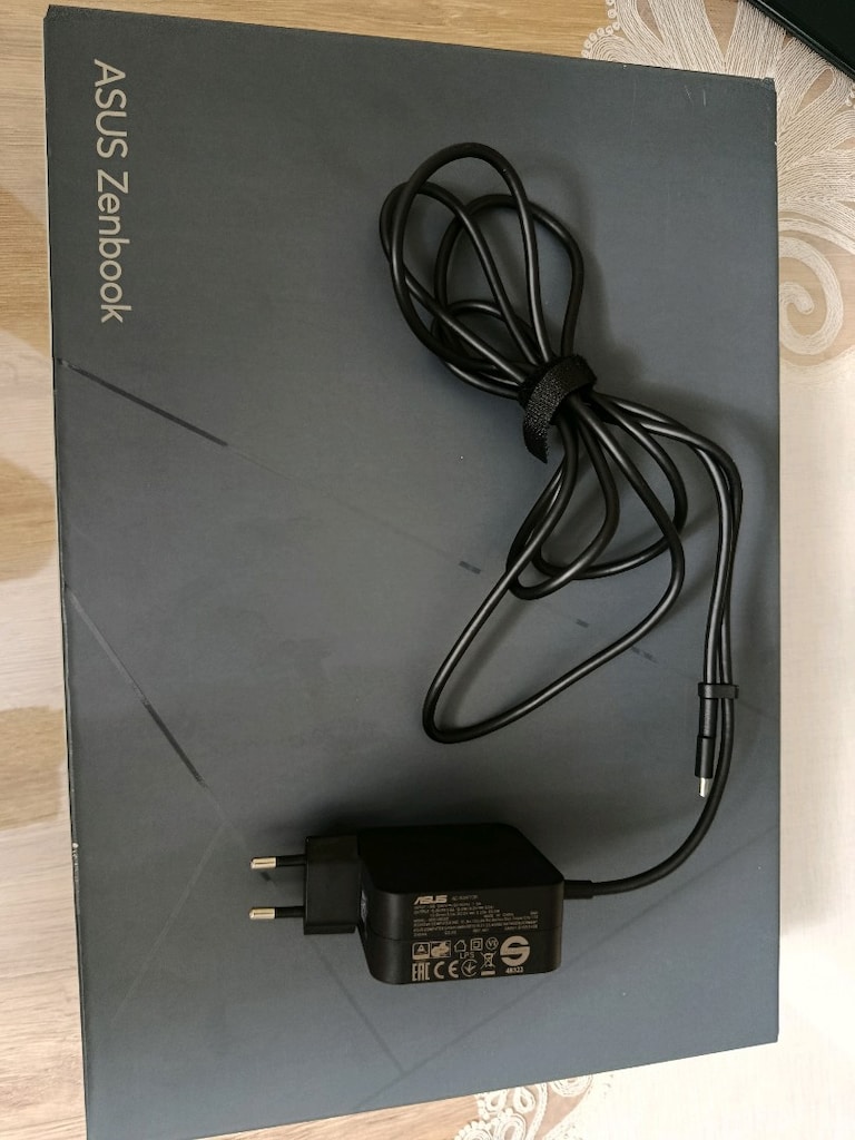 Asus Zenbook 14 - 6