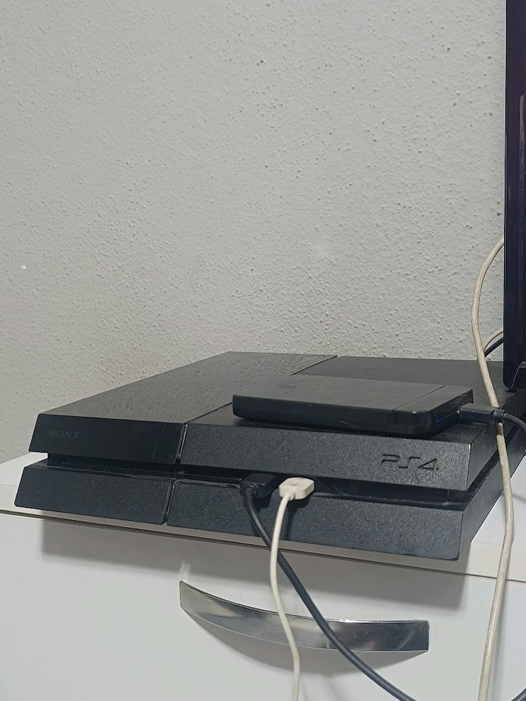 1 TB PS4 - 30 Adet Oyunlu PSN Hesabı ve 500 GB Ekstra HDD - 6