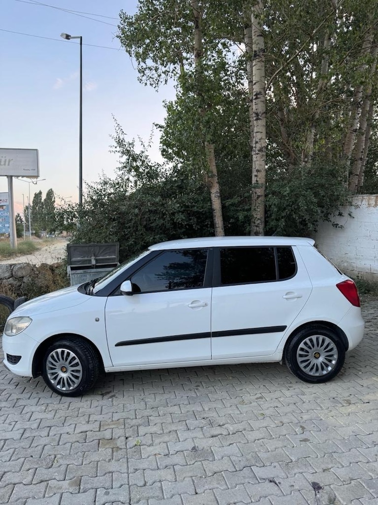 Skoda Fabia 1.2tsi . klima kalorifer aktif - 7