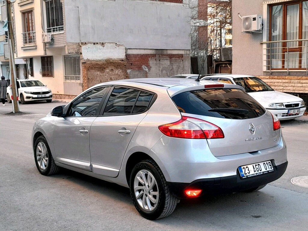 TEMİZ BAKIMLI MEGAN 3 - 4