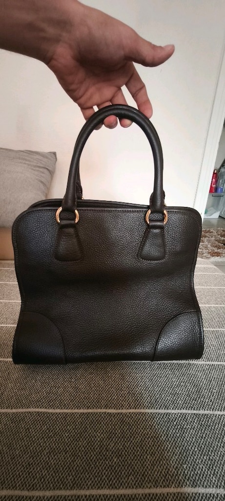 Prada Logolu Deri Omuz Çantası Detaylı Fotoğraflı - 2