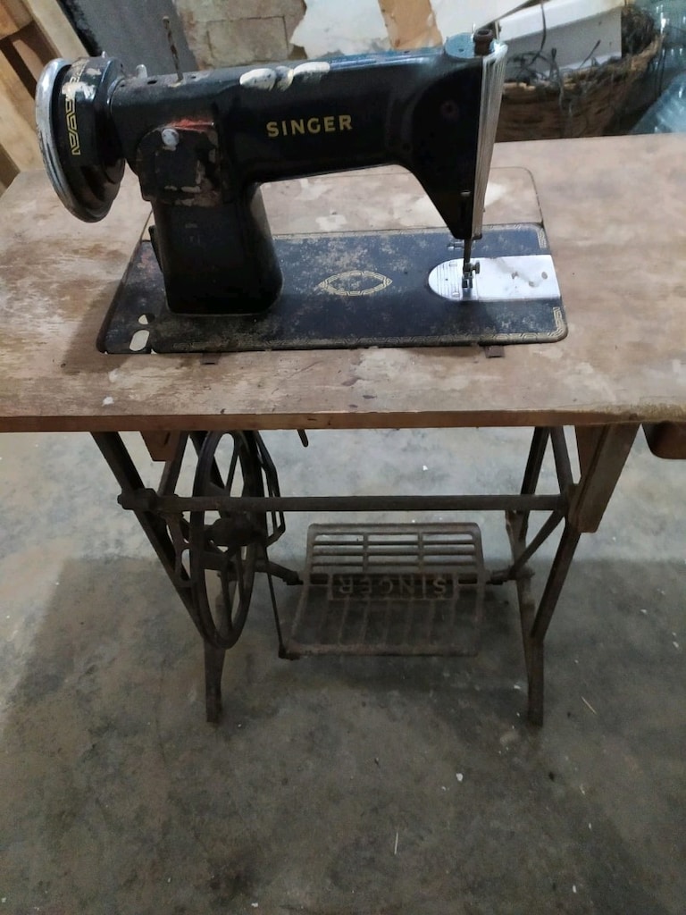 çalışır durumda Antika Singer pedallı dikiş makinası. - 4