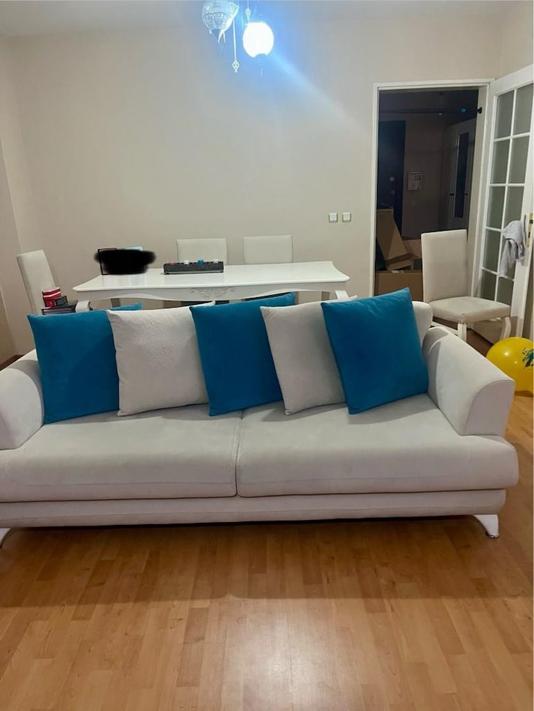 masa sandalye ve 2 üçlü koltuk - 2