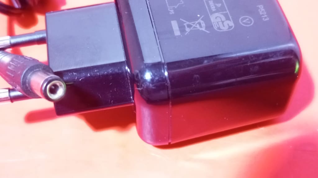 ARRIS 6 Volt 1.67A DC Adaptör (Kaliteli ,Standart uçlu , İkinci El) - 3