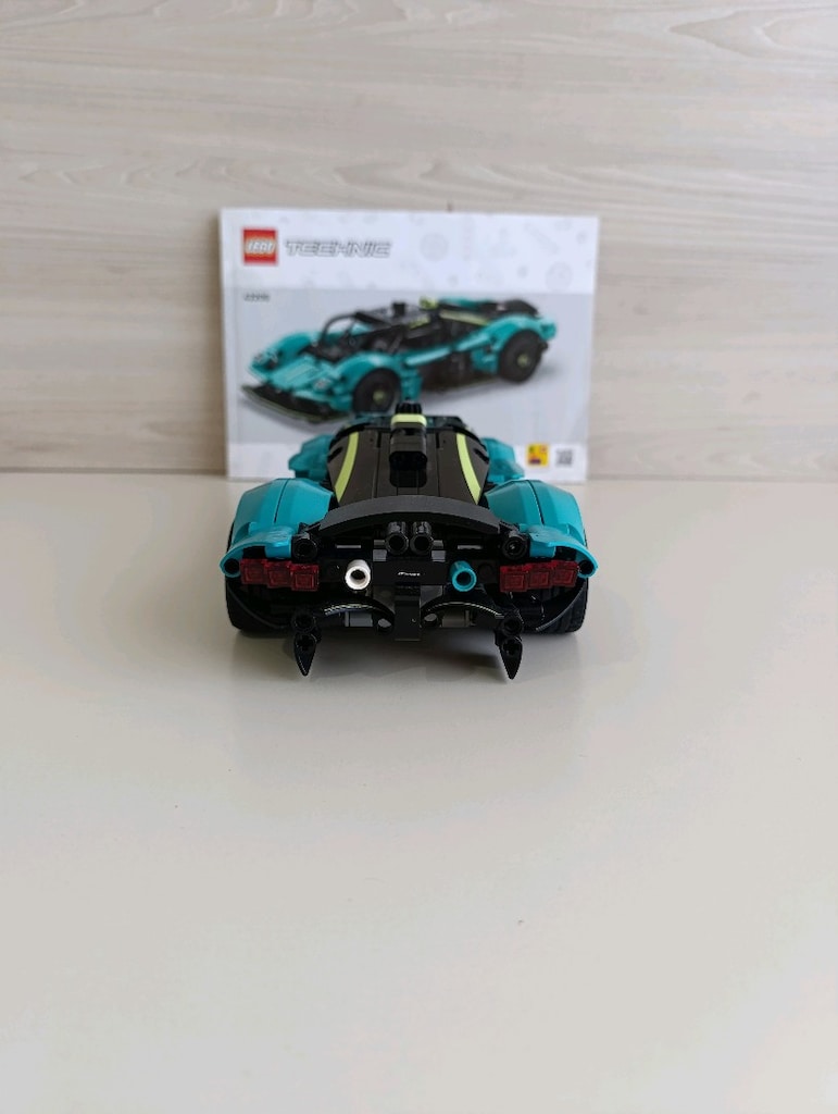 LEGO Technic 42208 - Aston Martin Valkyrie AMR Pro (Kılavuzlu) - 5