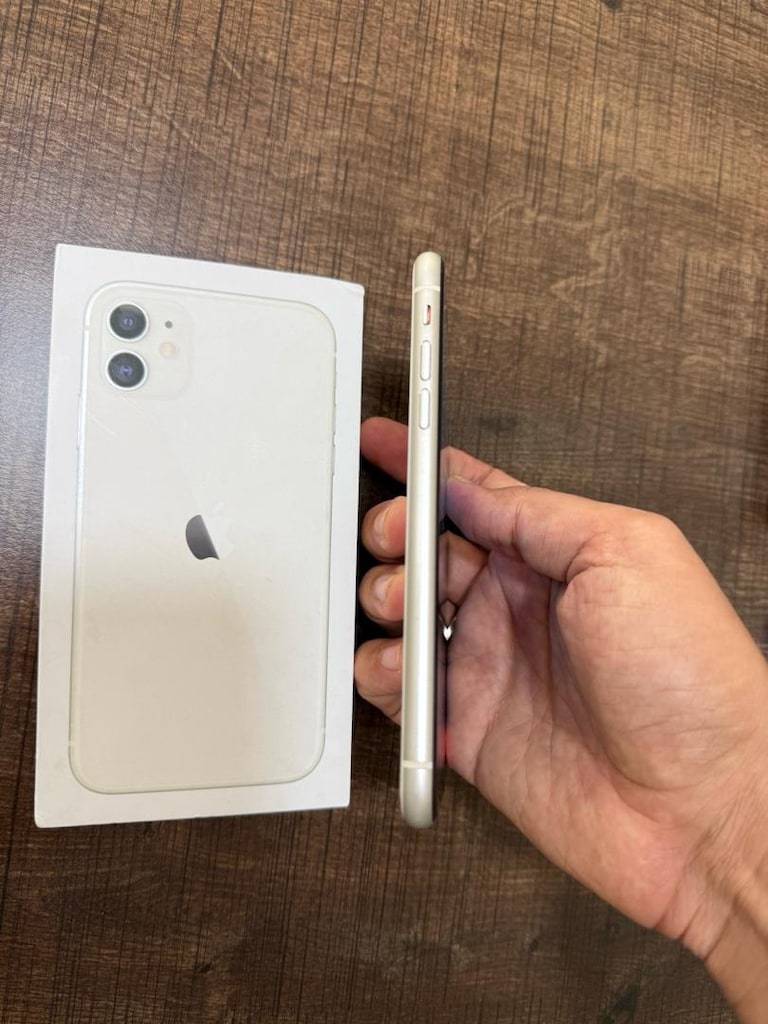 İPHONE 11 BEYAZ 128 GB HATASIZ YURTİÇİ KUTULU FATURALI. PİL SAĞLIĞI 88 - 6