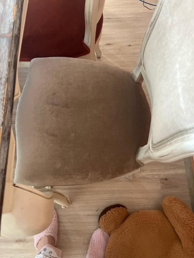 Masa ve altı sandalye - 2