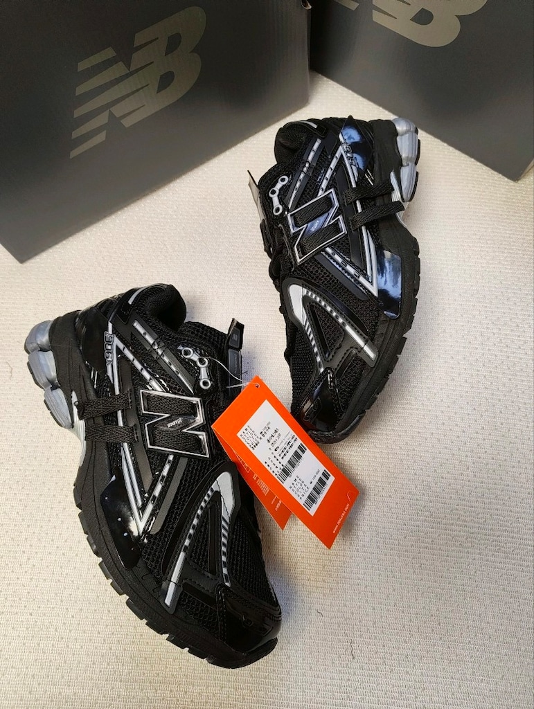 NEW BALANCE 1906A – GLOSSY BLACK - 7