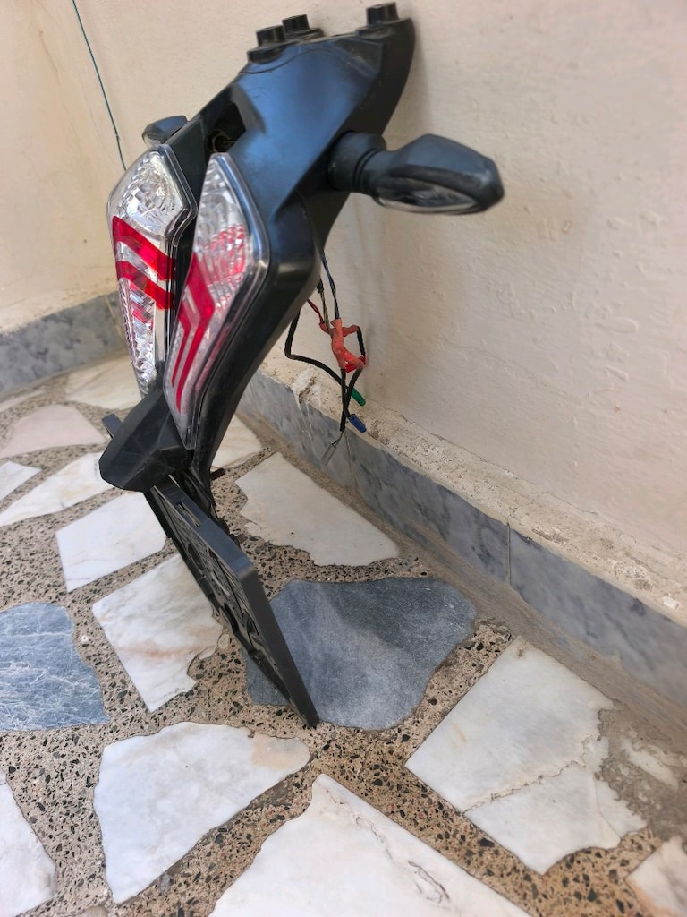 RS 200 bajaj - 2