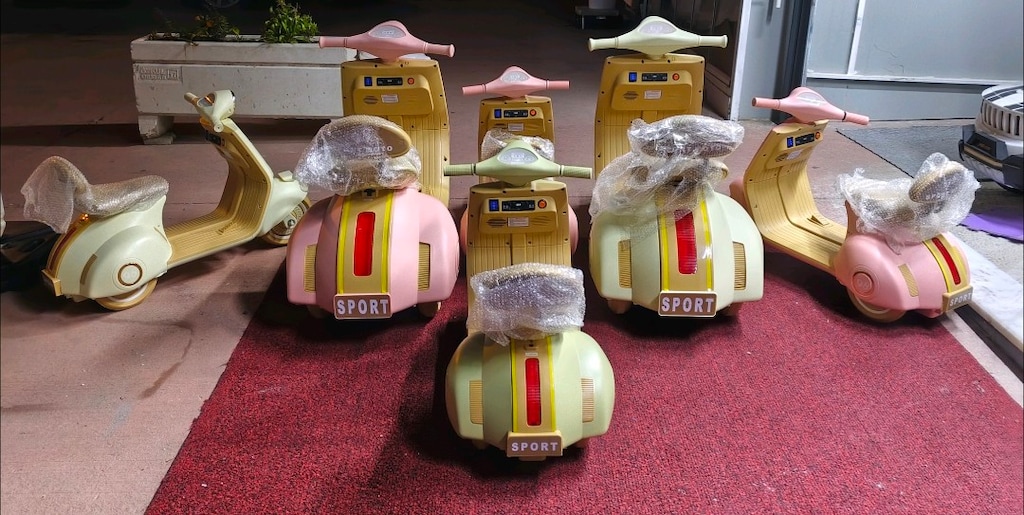 (KAMPANYA) 12+12 VESPA 2-6 YAŞ KUMANDALI&MANUEL AKÜLÜ ARABA SCOOTER - 9
