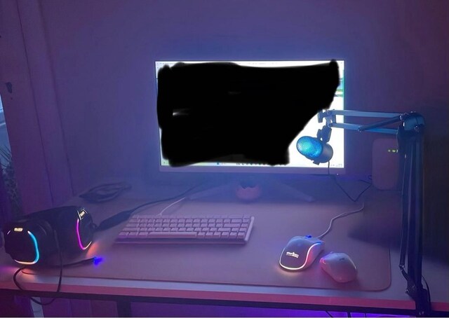 BEYAZ OYUNCU SETUP TUM EKIPMAN MASA SANDALYE DAHIL