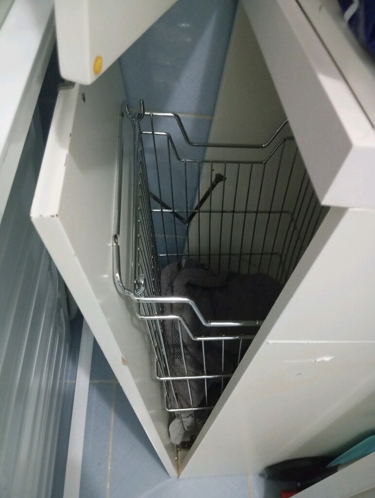 Çamaşır sepetli banyo dolabı - 3