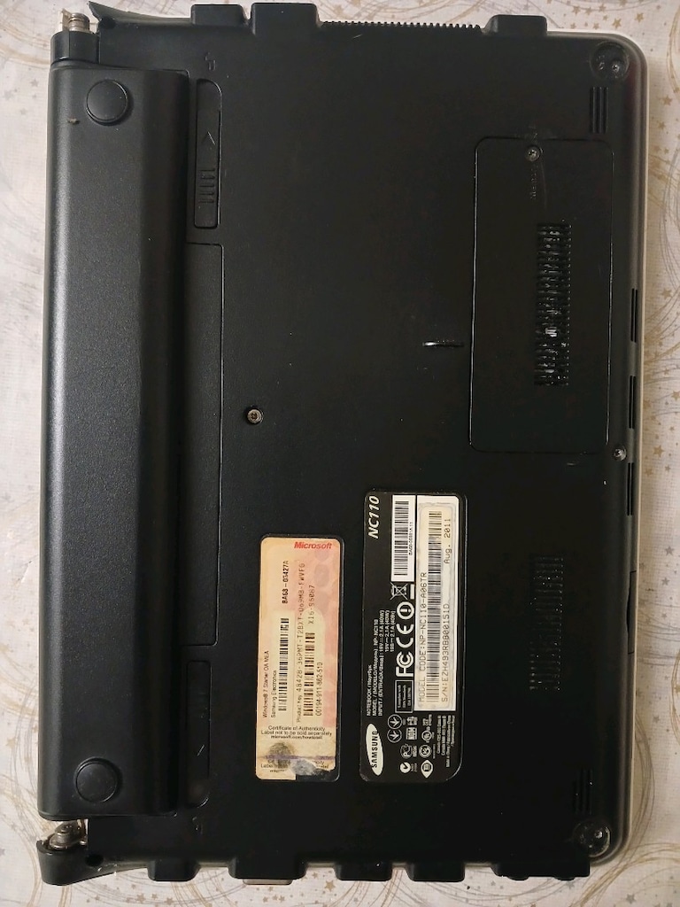 Samsung NC110 Notebook (minibook) - 9
