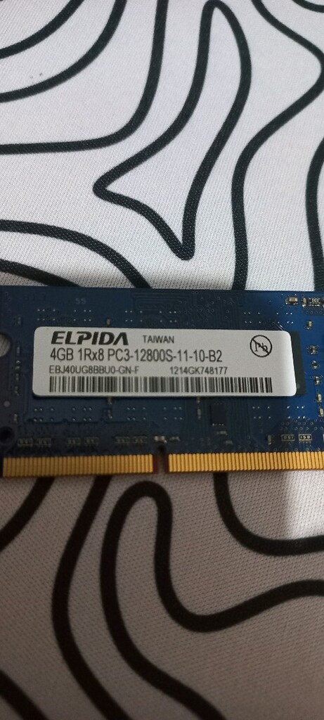 Elpida 4 gb ddr3 1600 mhz notebook ram - 2