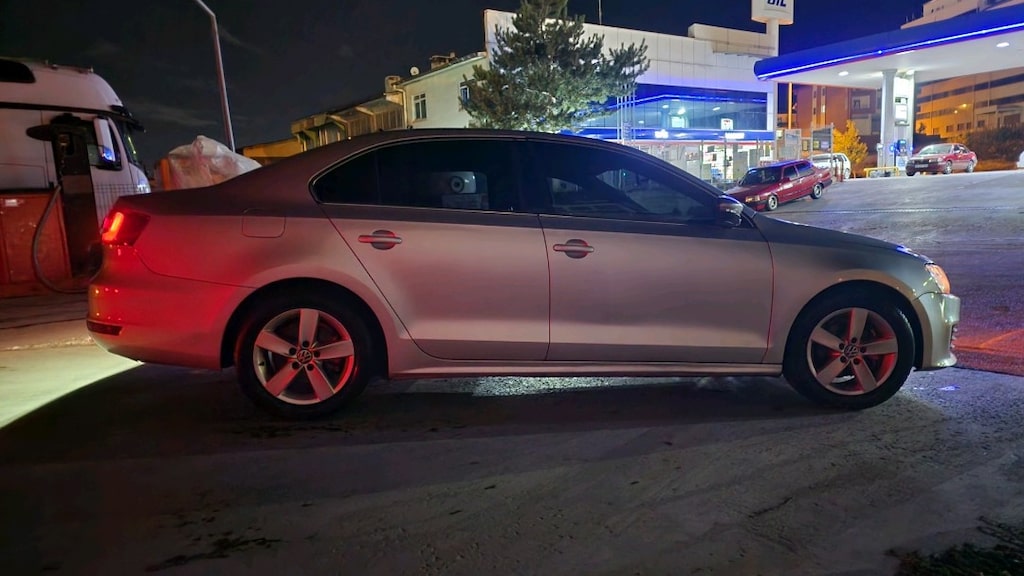 Volkswagen Jetta GLI - 8