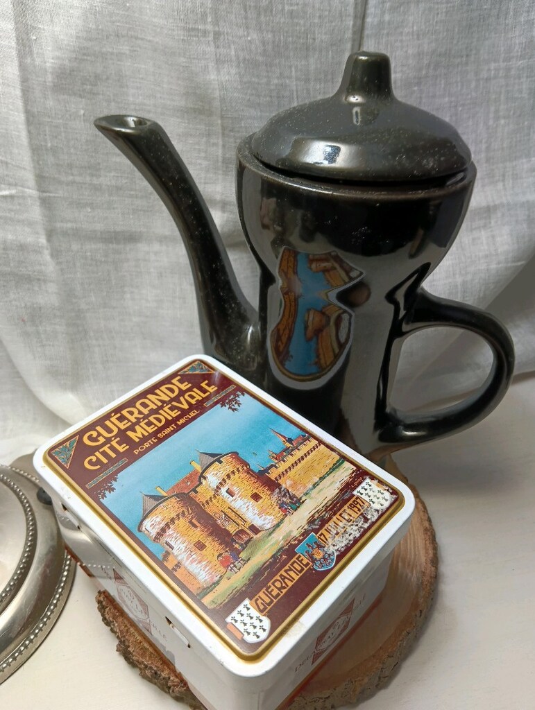 80 lerden Fransız bisküvi kutusu..sağlam. içinde asla leke. - 10