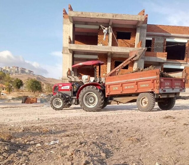 Bahçe toprağı ve hayvan gübresi bılunur bahçeniz sürülür