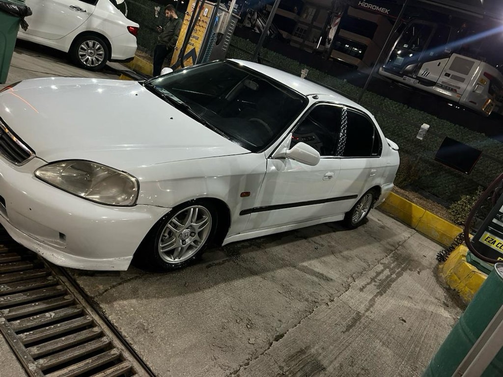 Beyaz Honda Civic - 2