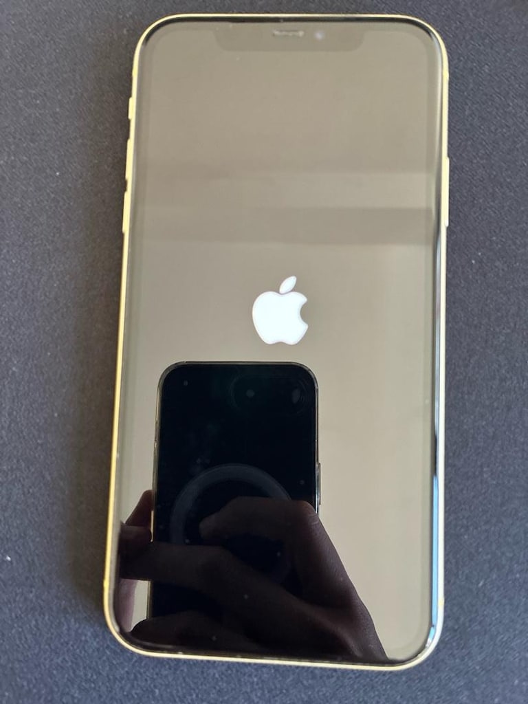 iPhone 11 64 GB - 2