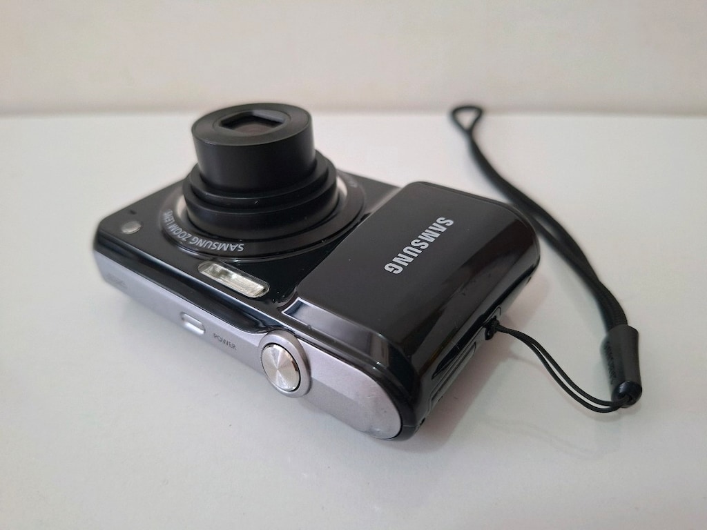 Samsung ES25 Dijital Fotoğraf Makinesi 12.2 Megapiksel 4X Zoom Siyah - 2
