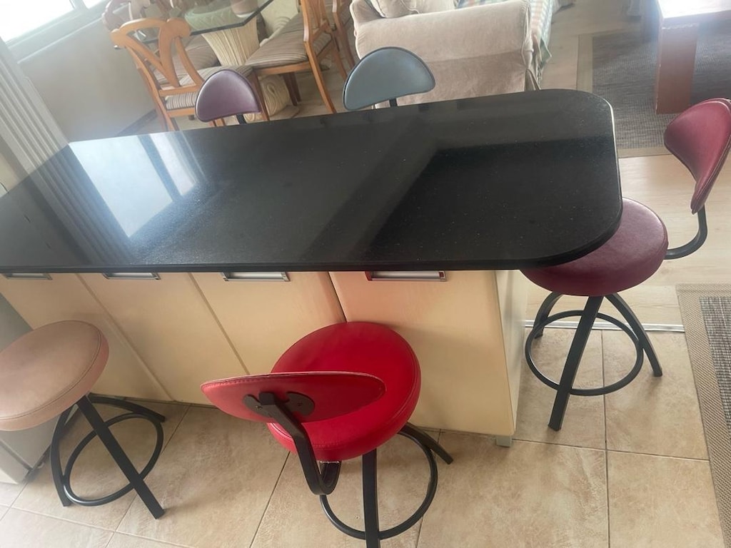 Renkli Bar Sandalyeleri – Siyah Metal Ayaklı - 3