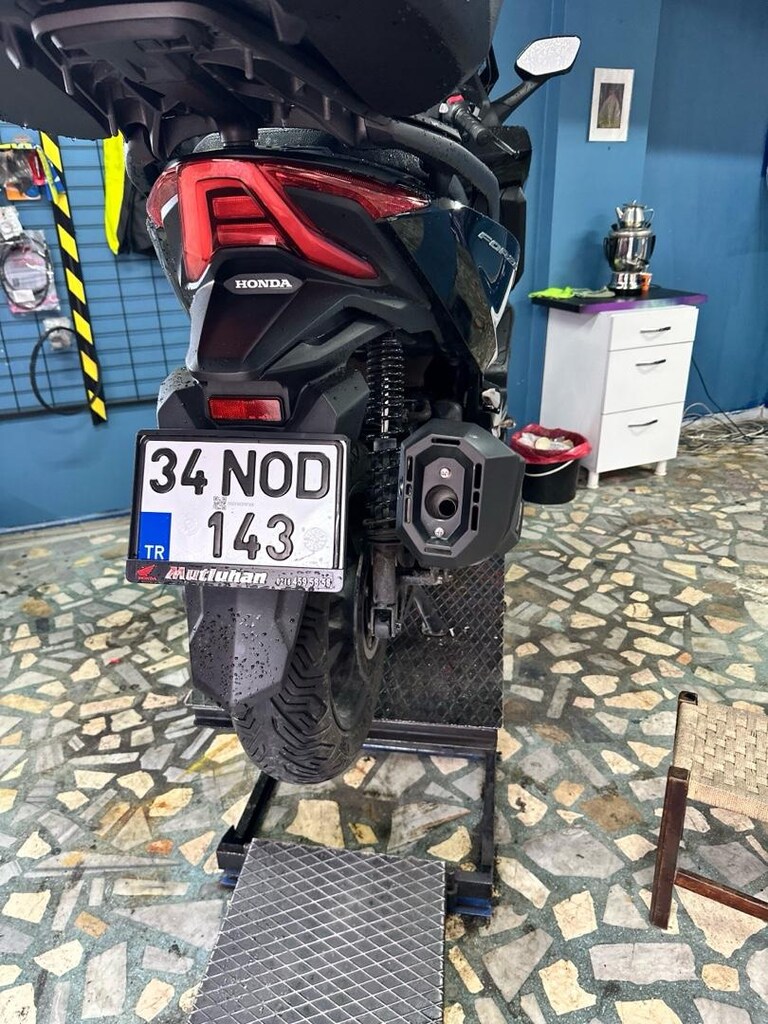 FORZA 250 egzoz kapağı kapalı değişim fotolarda - 2
