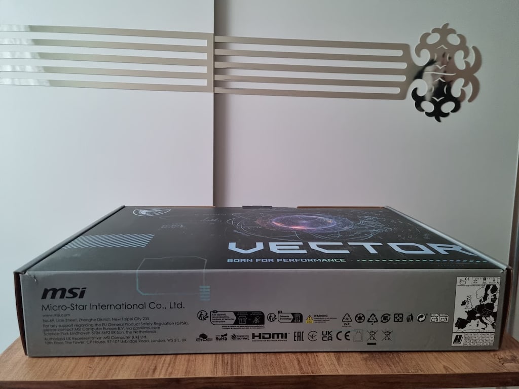 MSI VECTOR 18 HX AI RTX 5080 CORE ULTRA 9 40 GB RAM 2TB SSD - 10