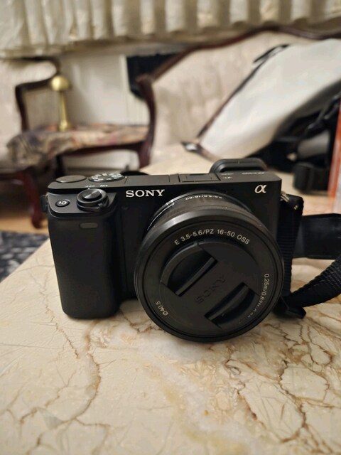 SONY A6400 APS-C Aynasız Fotoğraf Makinesi ve Zoom Lens
